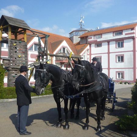 Famozclub Hotel Bakov nad Jizerou Kültér fotó