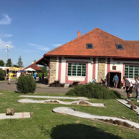 Famozclub Hotel Bakov nad Jizerou Kültér fotó