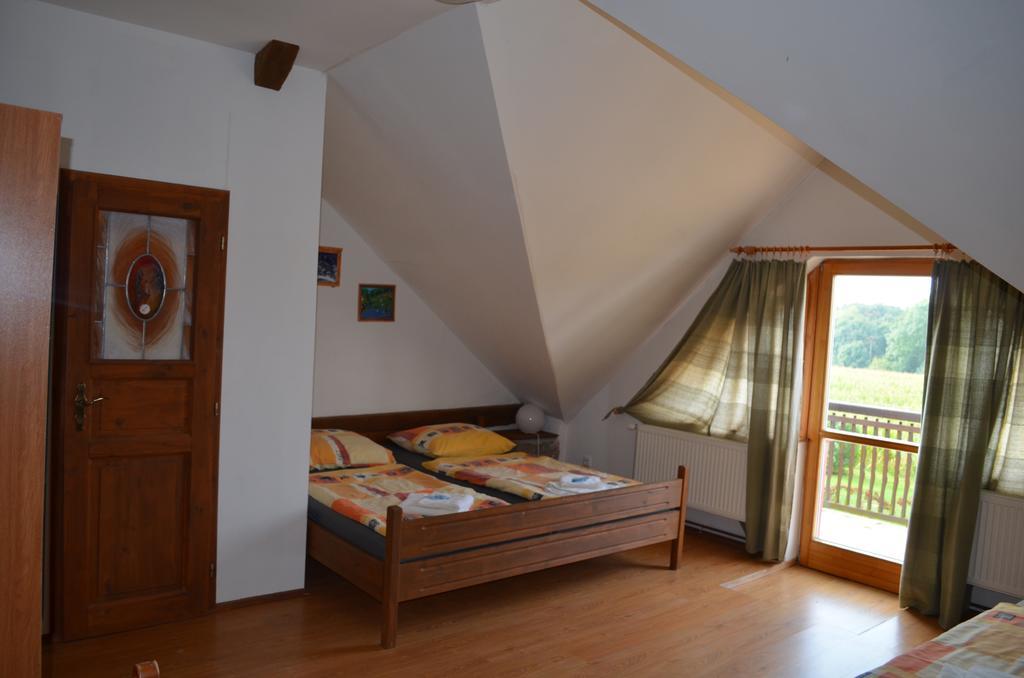 Famozclub Hotel Bakov nad Jizerou Szoba fotó