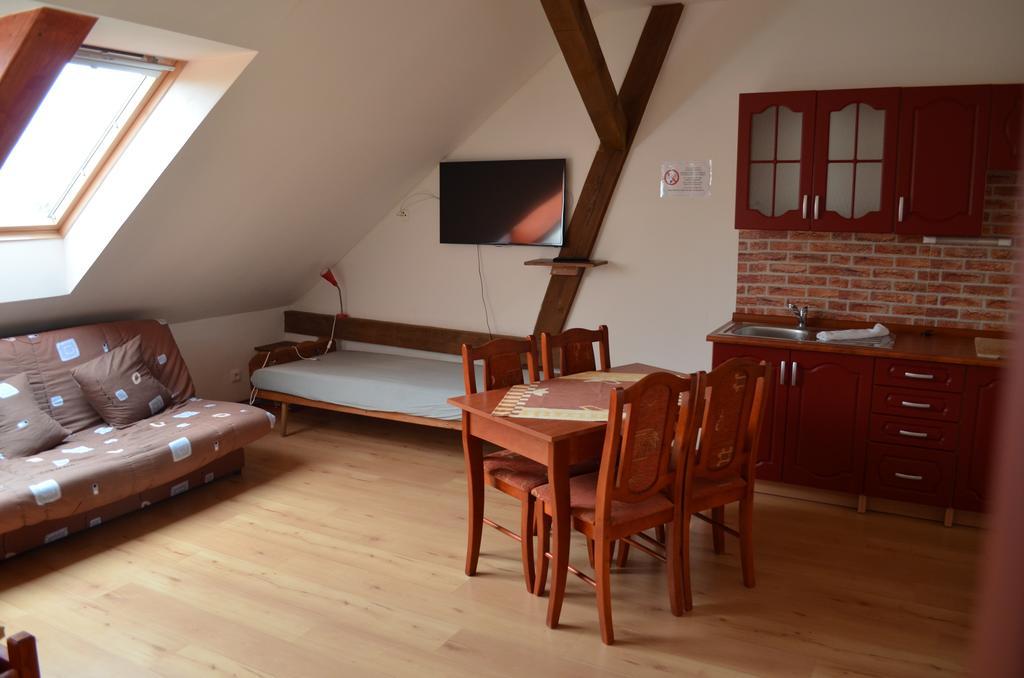 Famozclub Hotel Bakov nad Jizerou Szoba fotó