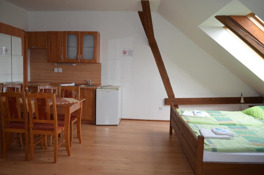 Famozclub Hotel Bakov nad Jizerou Szoba fotó
