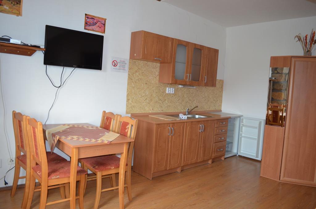 Famozclub Hotel Bakov nad Jizerou Szoba fotó