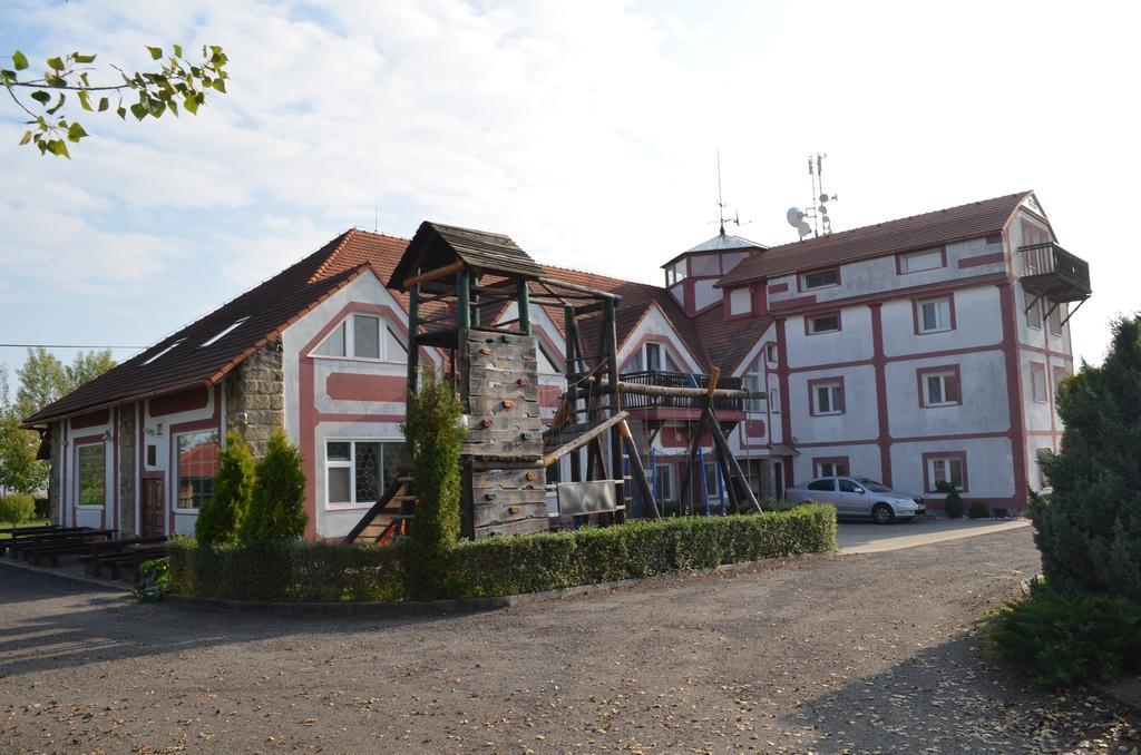 Famozclub Hotel Bakov nad Jizerou Kültér fotó