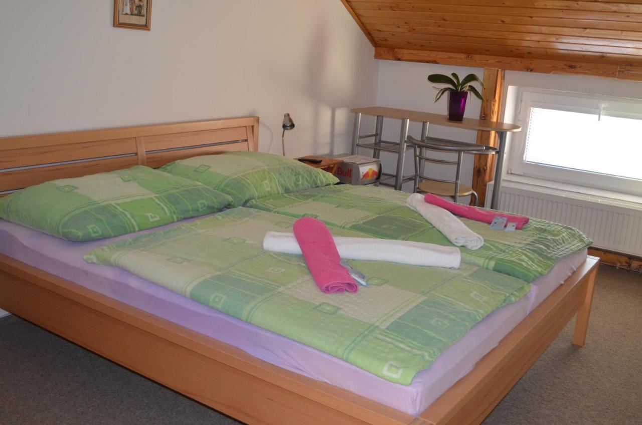 Famozclub Hotel Bakov nad Jizerou Szoba fotó