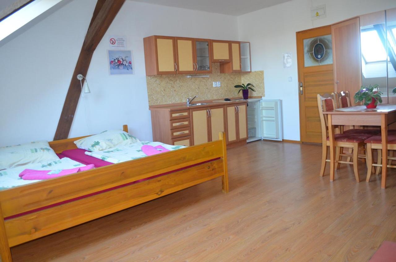 Famozclub Hotel Bakov nad Jizerou Szoba fotó