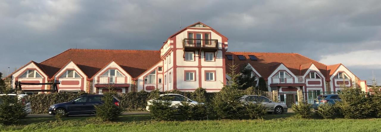 Famozclub Hotel Bakov nad Jizerou Kültér fotó