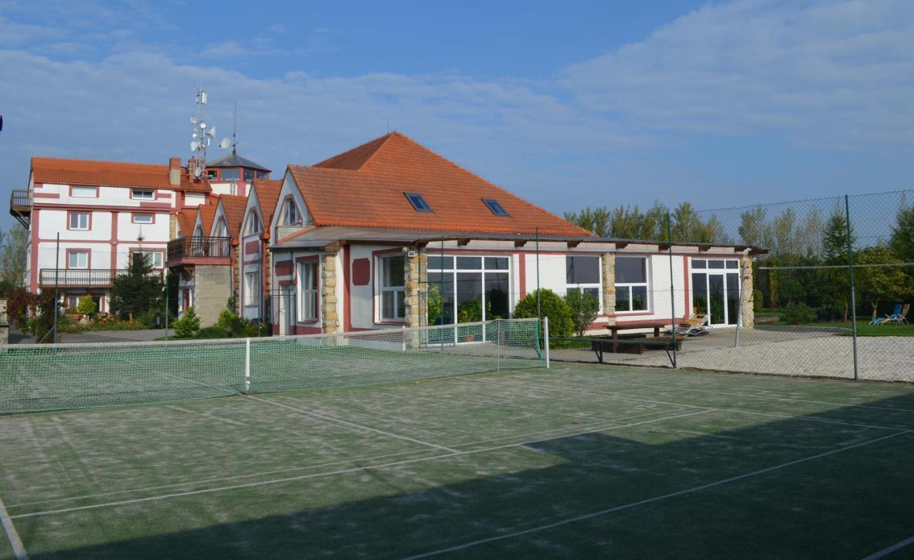 Famozclub Hotel Bakov nad Jizerou Kültér fotó